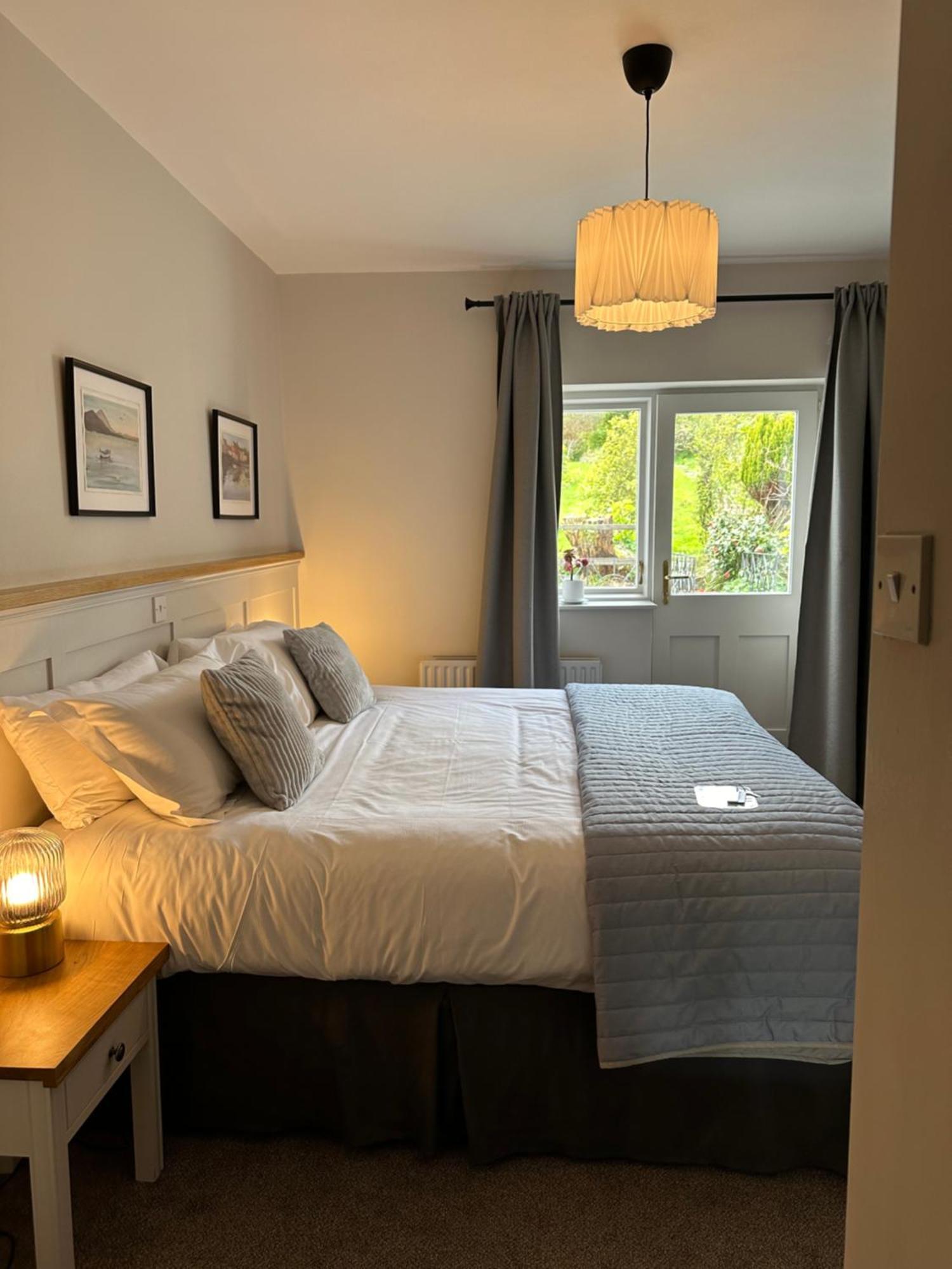 Eldon'S Bed & Breakfast ราวด์สโตน ภายนอก รูปภาพ